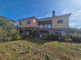 Casa  Carrer cirerer. Casa independiente en santa eulalia de ronçana: tu refugio en la