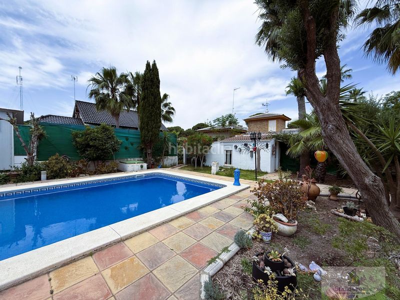 Foto 071432a8-7f58-4200-95a2-af0f4db7b990. Xalet amb calefacció aparcament piscina a Hinojos