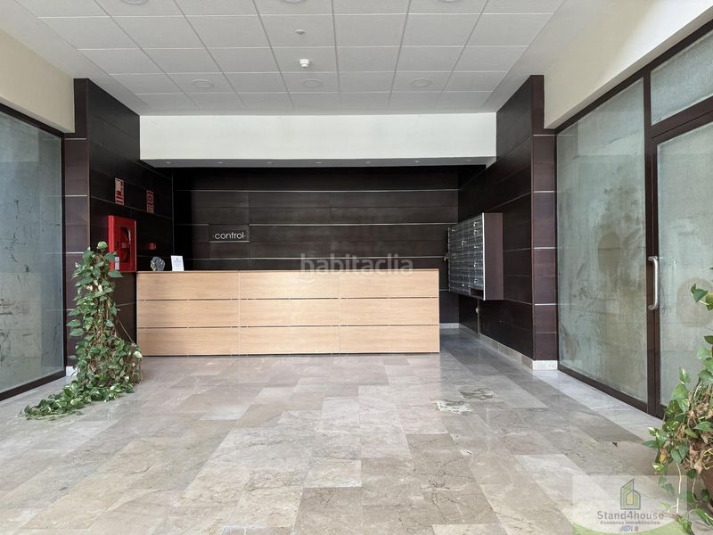 Foto f61ea4c3-adeb-4836-b8b2-ff97e9efb17d. Local comercial a Bollullos de la Mitación
