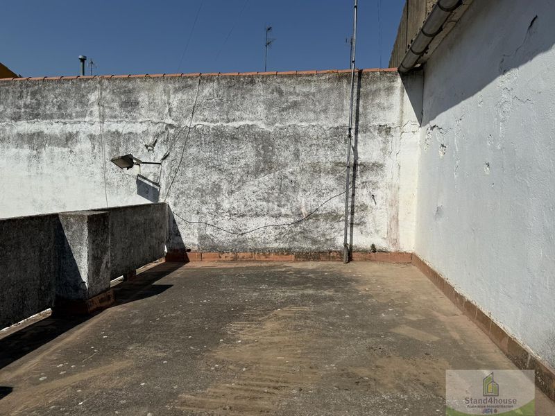 Foto b28a45ab-a96e-4ee0-8575-5e70d22484a1. Casa aparellada amb calefacció a Niebla