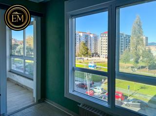 Appartement à Avenida de castelao 39. La plaza de garaje se vende en 25.000€ como finca registral inde