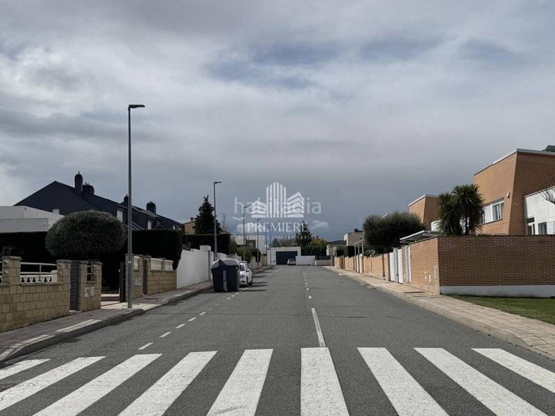 Foto 114bc8fb-9b50-4994-ac04-02ddf9b7169d. Casa bifamiliare con riscaldamento parcheggio piscina in Carbajosa de la Sagrada