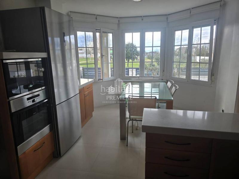 Foto 1716d4e3-2784-49b6-90f1-2d314d64fee6. Casa bifamiliare con riscaldamento parcheggio piscina in Carbajosa de la Sagrada