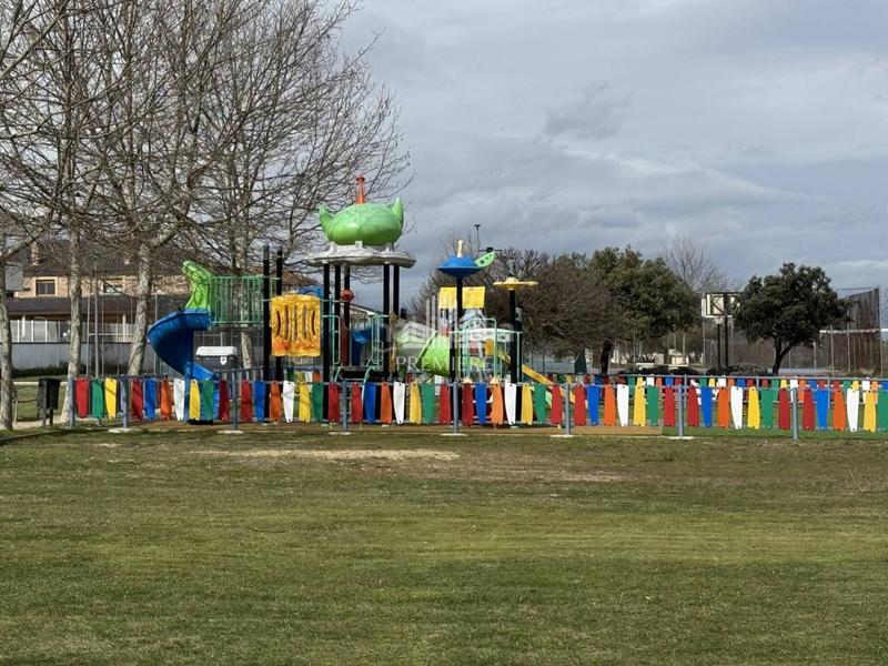 Foto 200b7b53-d0fc-48bb-a932-669d57fded43. Casa bifamiliare con riscaldamento parcheggio piscina in Carbajosa de la Sagrada