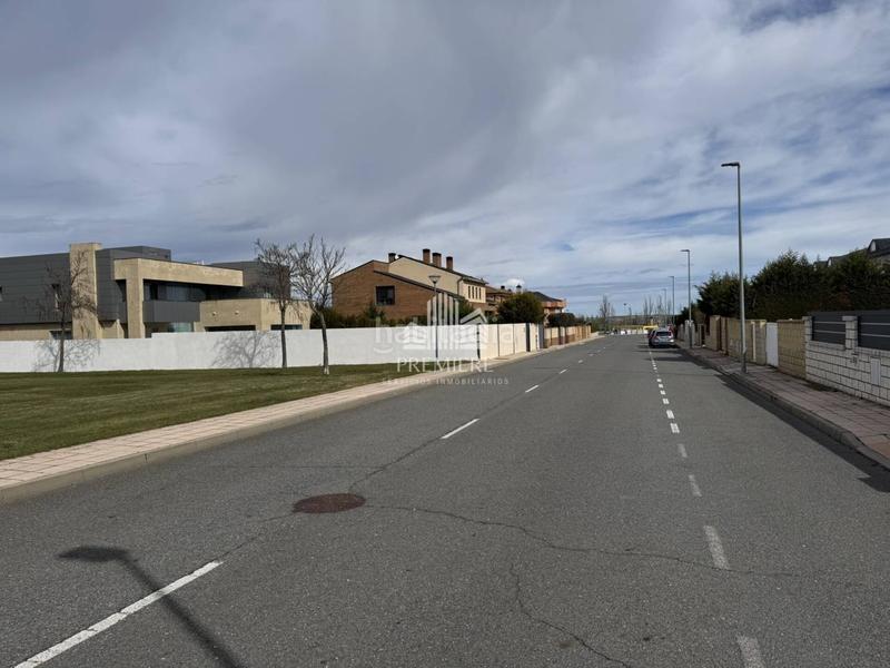 Foto 320ff72f-55e8-415e-bf4d-8ce76a8d2b1c. Casa bifamiliare con riscaldamento parcheggio piscina in Carbajosa de la Sagrada