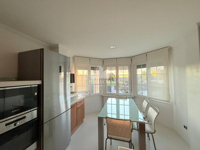 Foto 95cf4d5e-c169-41e9-8bbb-711b82071fbb. Casa bifamiliare con riscaldamento parcheggio piscina in Carbajosa de la Sagrada