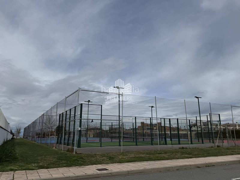 Foto aef76b6f-5cf5-44ff-ae4b-0ba08bb3895b. Casa bifamiliare con riscaldamento parcheggio piscina in Carbajosa de la Sagrada