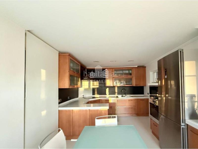 Foto db930c09-0704-46f8-ac7d-9af6380dc884. Casa bifamiliare con riscaldamento parcheggio piscina in Carbajosa de la Sagrada