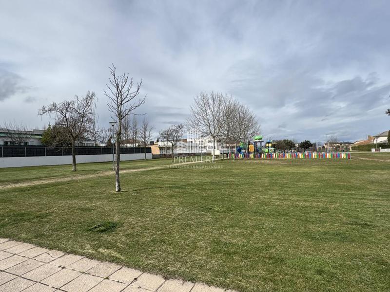 Foto e4f5e868-3d55-497b-a40d-b5e0890883d3. Casa bifamiliare con riscaldamento parcheggio piscina in Carbajosa de la Sagrada