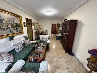 Etagenwohnung in Calle oropéndola 13. Piso con 3 dormitorios, 2 baños y plaza de garaje en pizarrales