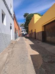 Casa adossada a Calle isaac albéniz 8. Se vende casa terrera a reformar totalmente en el barrio de san