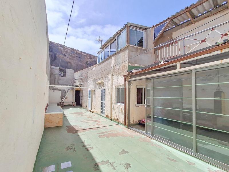 Foto 0824587e-4a7b-42bf-ba87-682e0a41d488. Casa adosada en calle maestro quesada martin 54 casa con vistas al mar y contacto con la naturaleza la montaña en Gáldar