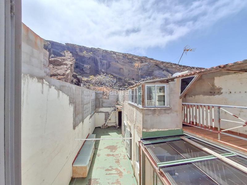 Foto 4817f31b-faf1-4318-8f8b-bddc61a71021. Casa adosada en calle maestro quesada martin 54 casa con vistas al mar y contacto con la naturaleza la montaña en Gáldar