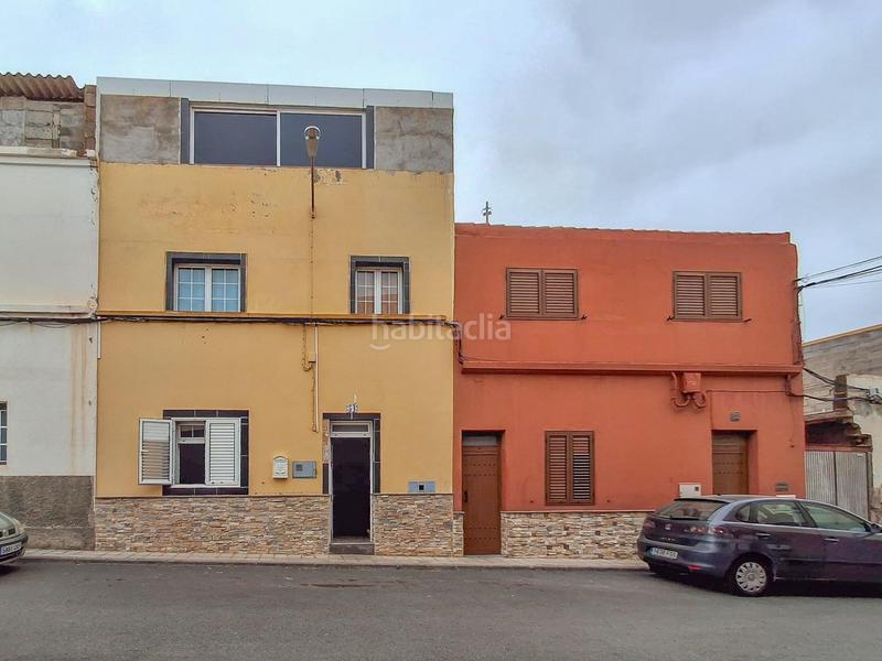 Foto c638d4b8-0fe5-4fcb-a1c2-03ef433846a9. Casa adosada en calle maestro quesada martin 54 casa con vistas al mar y contacto con la naturaleza la montaña en Gáldar