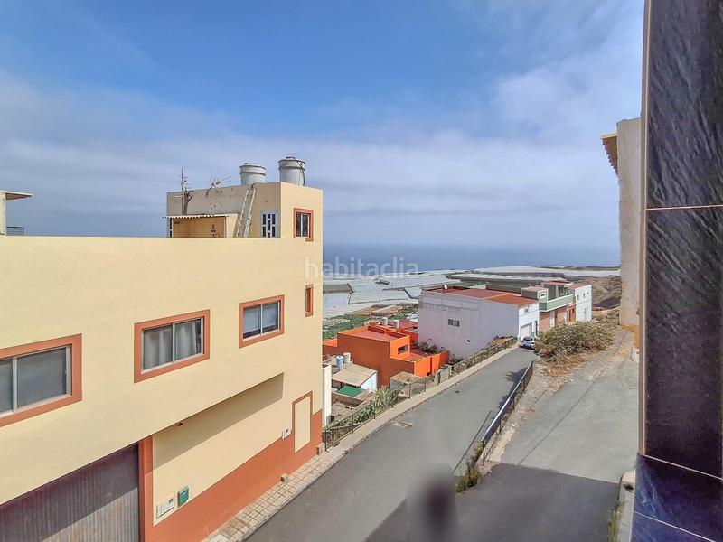 Foto cc6ac50b-f9dd-42ab-9eb4-d3fd9dd8da1f. Casa adosada en calle maestro quesada martin 54 casa con vistas al mar y contacto con la naturaleza la montaña en Gáldar