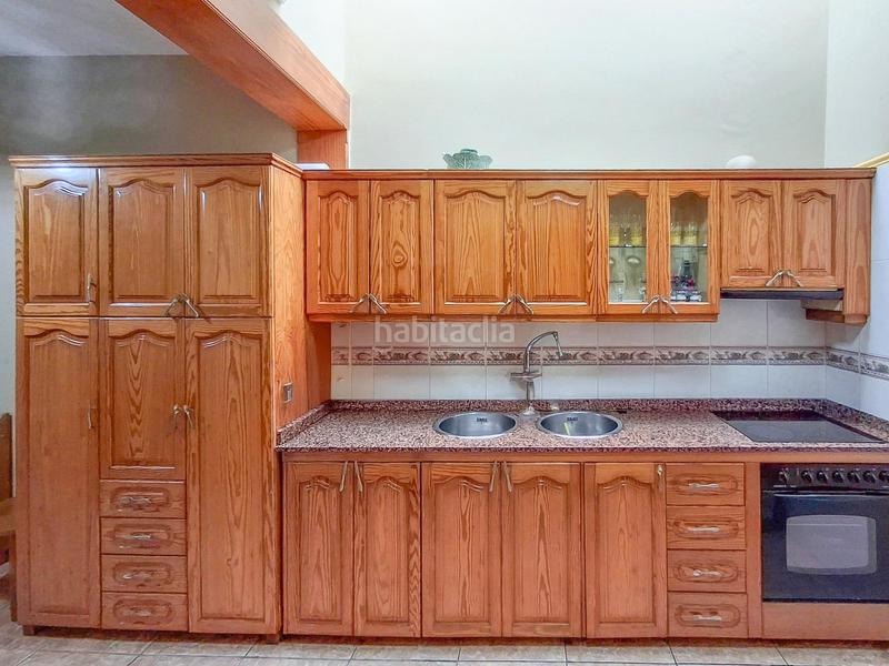 Foto e7ef38e0-0441-4c71-8d56-c404e5211523. Casa adosada en calle maestro quesada martin 54 casa con vistas al mar y contacto con la naturaleza la montaña en Gáldar