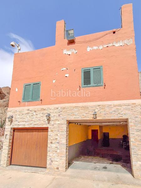Foto f7e9f224-f0a4-49c8-957c-8d9f012930e1. Casa adosada en calle maestro quesada martin 54 casa con vistas al mar y contacto con la naturaleza la montaña en Gáldar