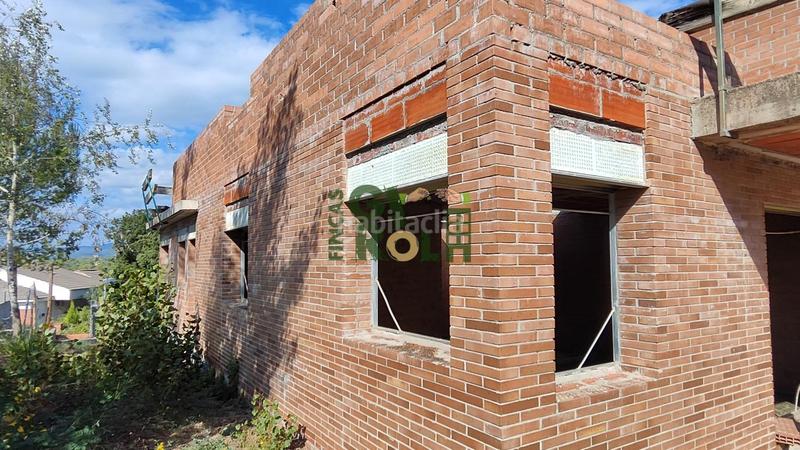 Foto bcfdfc4d-7762-475f-90e5-957fb245c02e. Reihenhaus mit parking in Sentmenat