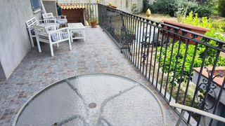 Casa adossada a Sant Muç