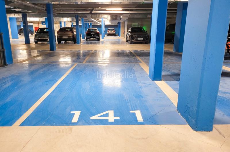 Foto 761b3c39-640c-4e1c-8baa-9471f5181216. Parking coche en avenida santa amalia 15 dos plazas de garaje centro, garaje jade tower. en Fuengirola