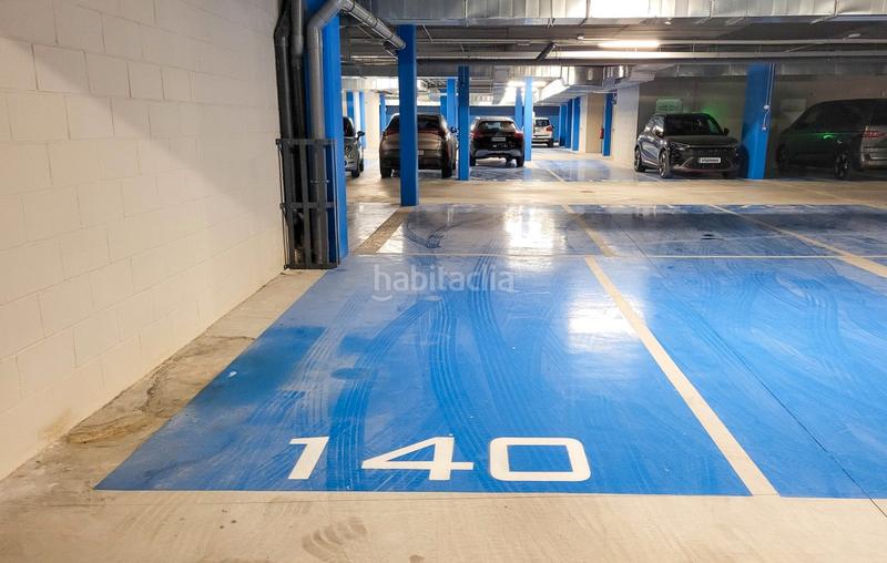Foto d3f4bcfa-e09a-43b8-8e69-ecb0fc30049f. Parking coche en avenida santa amalia 15 dos plazas de garaje centro, garaje jade tower. en Fuengirola