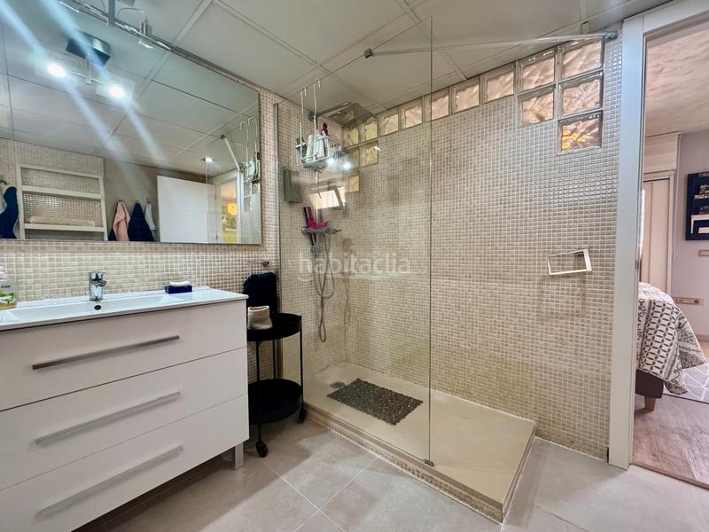 Foto 3e9cb605-8ed3-405a-b1b1-43db9aa2d358. Apartamento piso increíble con gran terraza orientada al suroeste con vistas al mar en Benalmádena