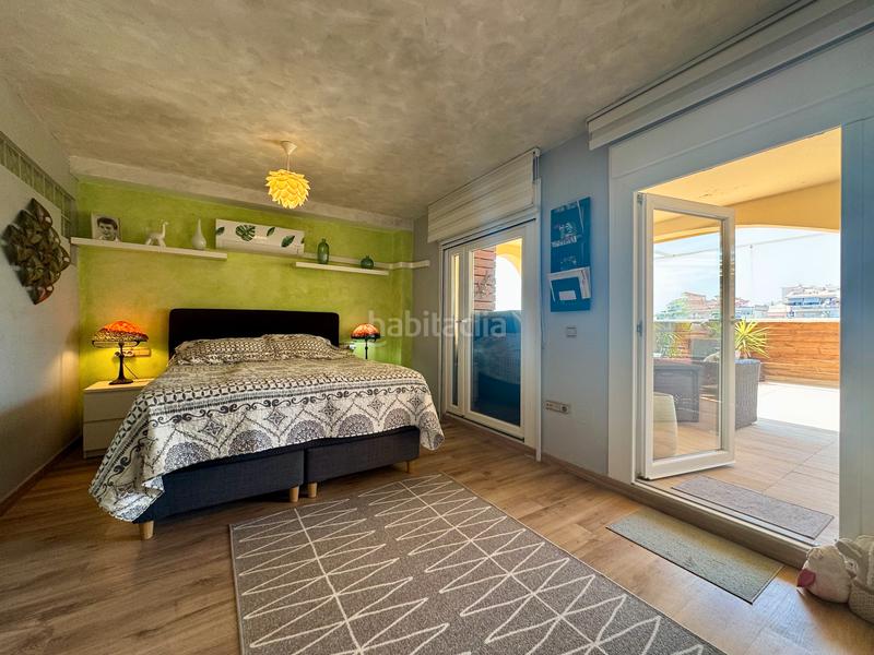 Foto c166539f-cbc7-4092-b527-f9dcfd44532a. Apartamento piso increíble con gran terraza orientada al suroeste con vistas al mar en Benalmádena