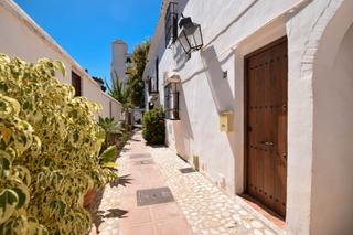 Haus  Calle geraneos. Encantadora casa adosada en pueblo lópez, fuengirola – una joya