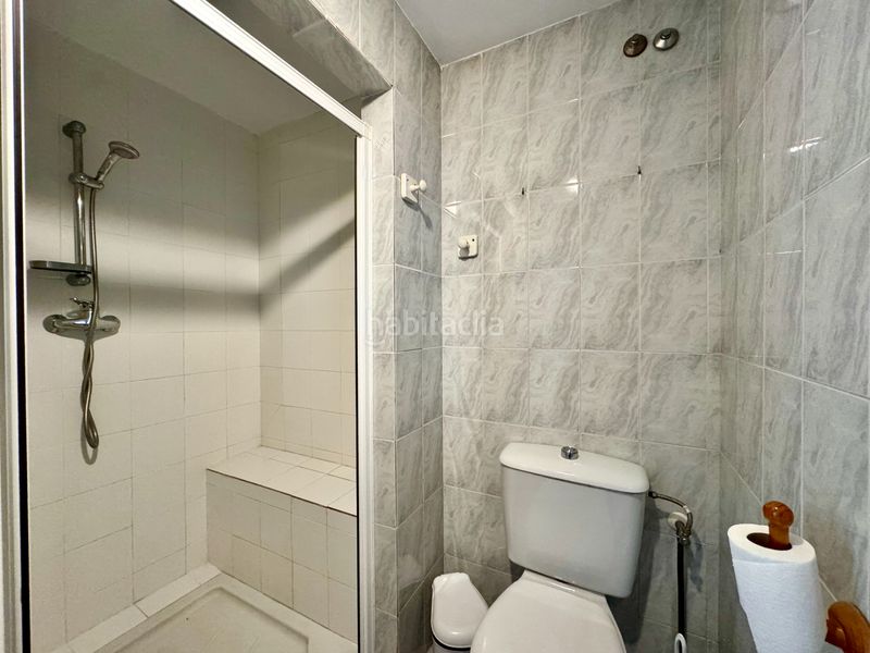 Foto 5dee7d6b-092b-49cb-960c-6f862c52d5e8. Casa adosada oportunidad real en Los Boliches. chalet adosado con 5 dormitorios a solo 750 metros del mar en Fuengirola
