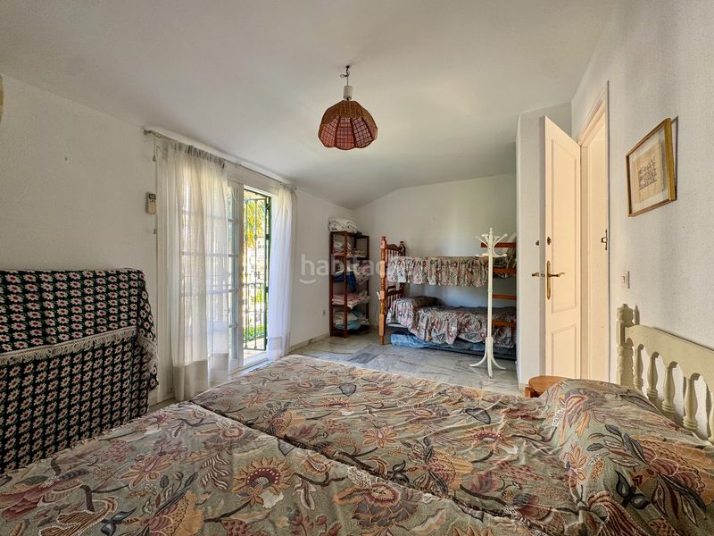 Foto 945dc20d-ff6d-4f9c-8e36-f28675a4744e. Casa adosada oportunidad real en Los Boliches. chalet adosado con 5 dormitorios a solo 750 metros del mar en Fuengirola