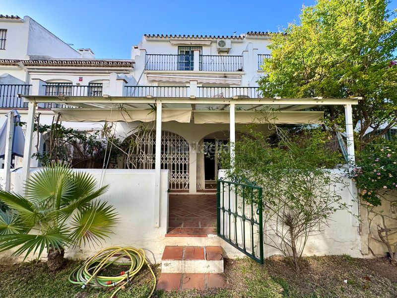 Foto af3169c9-10d6-40d5-ad15-943ad54e4629. Casa adosada oportunidad real en Los Boliches. chalet adosado con 5 dormitorios a solo 750 metros del mar en Fuengirola