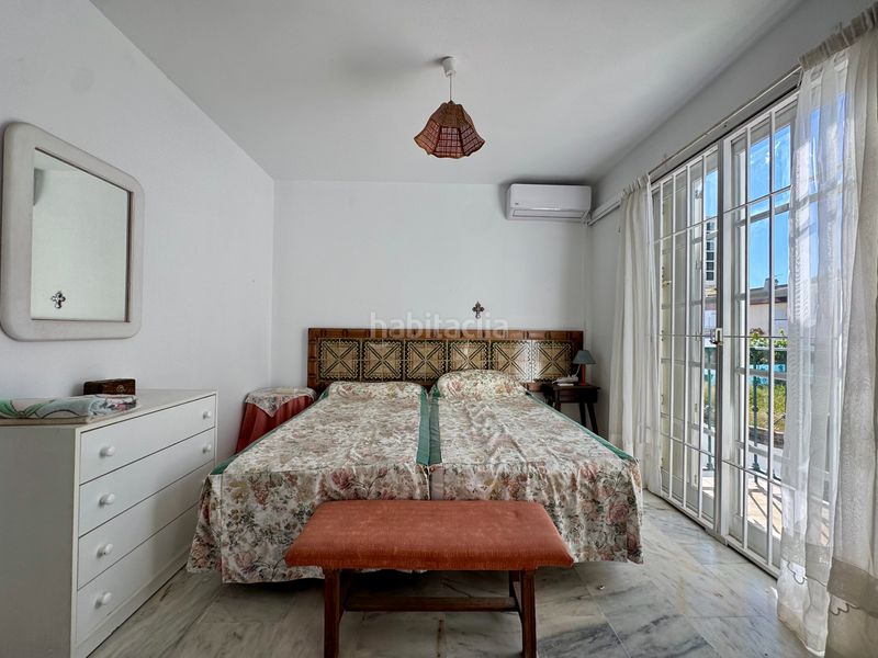 Foto b5ba4a78-cc70-46ef-b57c-22c1c433a823. Casa adosada oportunidad real en Los Boliches. chalet adosado con 5 dormitorios a solo 750 metros del mar en Fuengirola