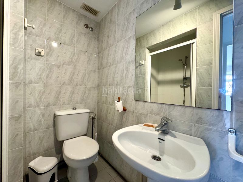 Foto c321719a-5667-4133-a759-8cba061548a3. Casa adosada oportunidad real en Los Boliches. chalet adosado con 5 dormitorios a solo 750 metros del mar en Fuengirola