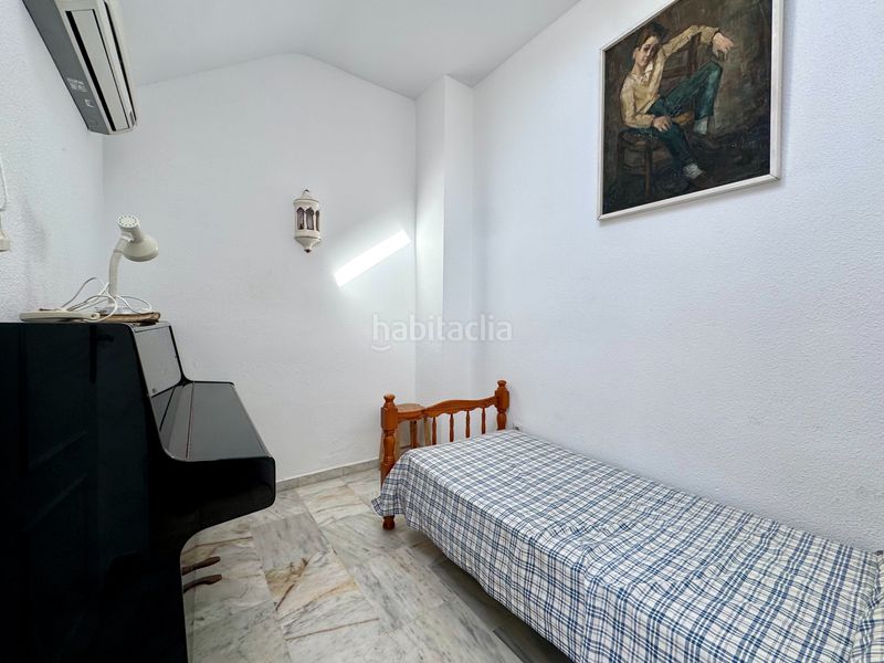 Foto ccee955c-3f48-41c4-8ffb-c8c46f113919. Casa adosada oportunidad real en Los Boliches. chalet adosado con 5 dormitorios a solo 750 metros del mar en Fuengirola