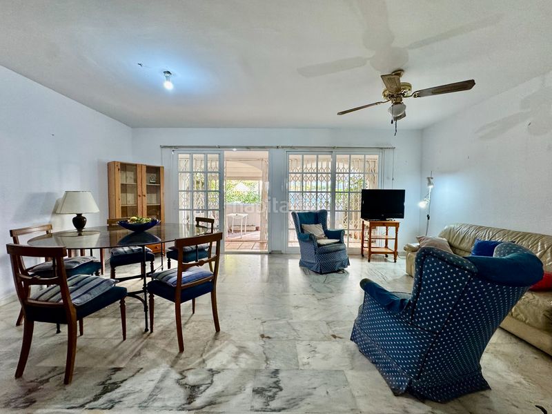 Foto e3cc5935-ccff-4543-90ff-e8a16bbd7b8c. Casa adosada oportunidad real en Los Boliches. chalet adosado con 5 dormitorios a solo 750 metros del mar en Fuengirola