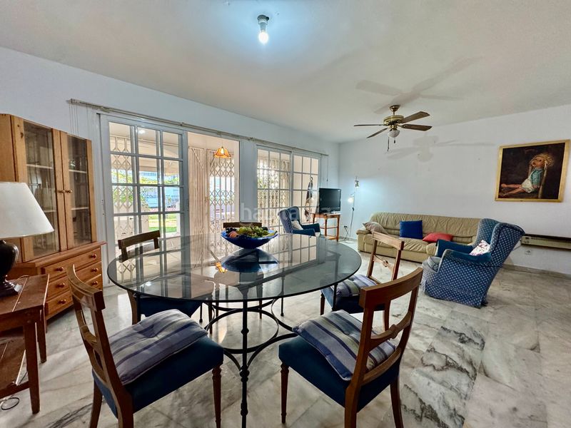 Foto ef536a19-d426-437d-8259-a0d7bf2b3a56. Casa adosada oportunidad real en Los Boliches. chalet adosado con 5 dormitorios a solo 750 metros del mar en Fuengirola