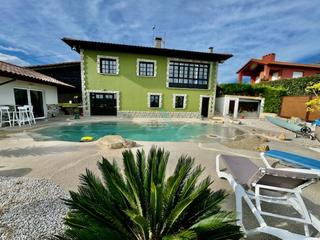 Casa  Villanueva de pria. Exclusivo chalet con piscina y vistas al mar y los bufones