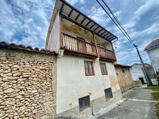 Casa  Ribadedeva - colombres. Casona de tipologia asturiana en el centro de colombres