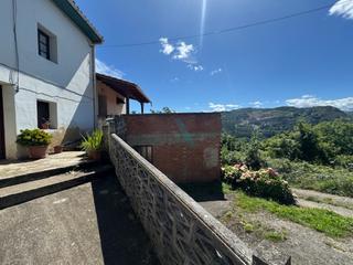 Casa  Ribadedeva - andinas. Casa con terreno muy soleado