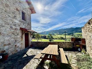Casa  Tresgrandas - tresgrandas. Casa de piedra con impresionantes vistas