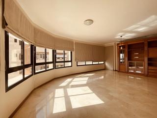 Rent Flat in Son Armadams. Apartamento 3 dormitorios con vistas al mar