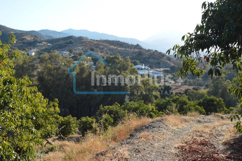 Foto 281b55e3-687b-4317-932e-16de7a331157. Masia amb xemeneia calefacció a Guaro