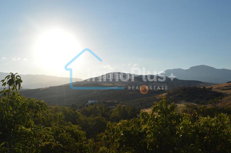 Foto 5b6ae65e-1608-498e-9ab4-3b7f23789f08. Masia amb xemeneia calefacció a Guaro