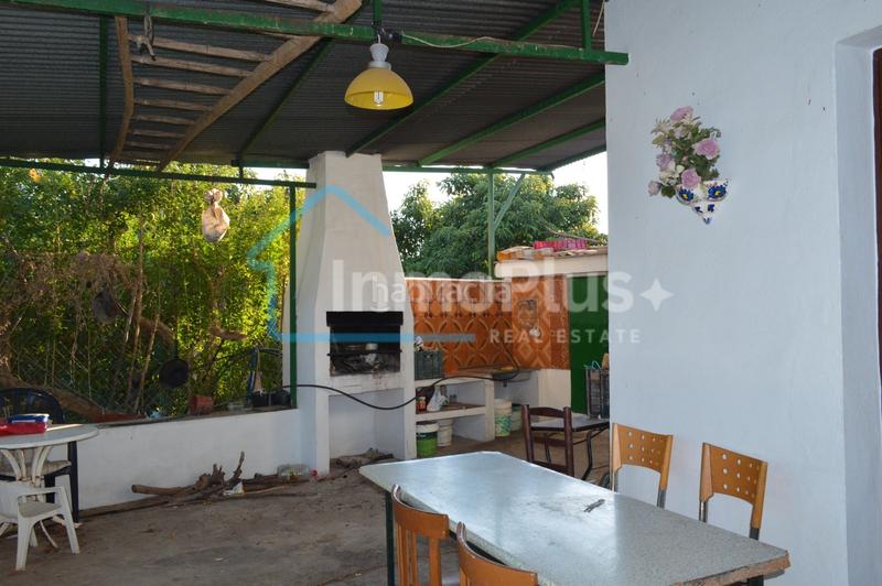 Foto 81dbeaf8-0b05-4ac8-858f-abd6372dd047. Masia amb xemeneia calefacció a Guaro