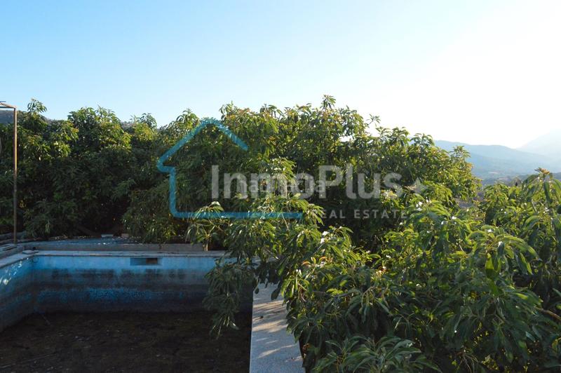 Foto c9e4d503-894e-48ce-91a3-ab45dbef51d5. Masia amb xemeneia calefacció a Guaro