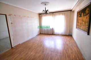 Pis a Juan xxiii 8. Piso en venta en avda salamanca, 3 dormitorios.