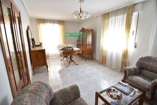Etagenwohnung  Reyes catolicos 11. Piso en venta en valle san martin, 4 dormitorios.