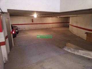 Parking coche en Pico del aneto 7. Garaje en venta en zurguen.