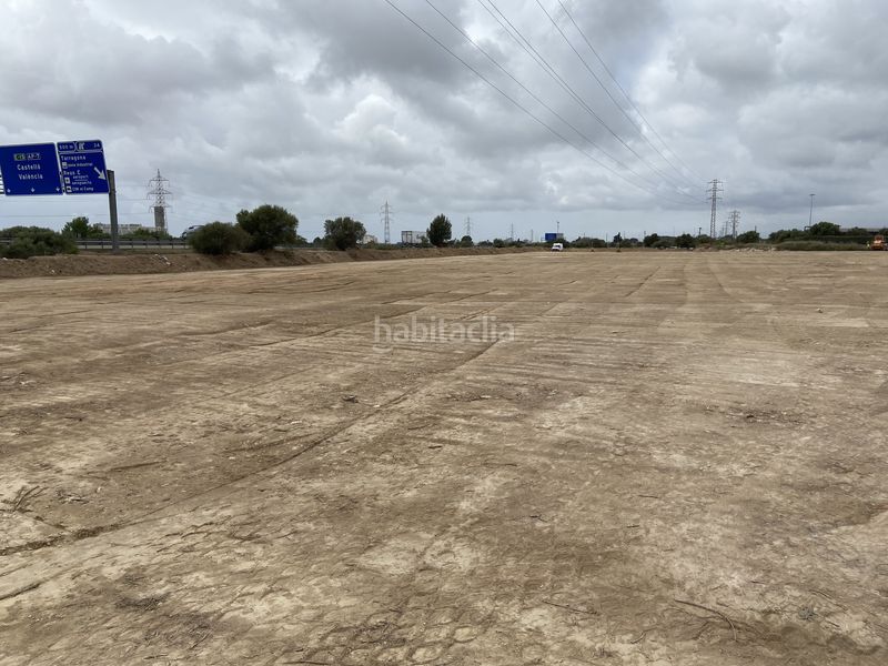 Foto a2c8e95f-9a89-4f9f-9bec-65d876e29b84. Rent industrial plot in plaça de l'església 2 in Constantí