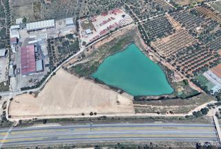 Miete Gewerbliches Grundstück in Plaça de l'església 2. Piscifactoría + solar alquiler en tarragona (españa).